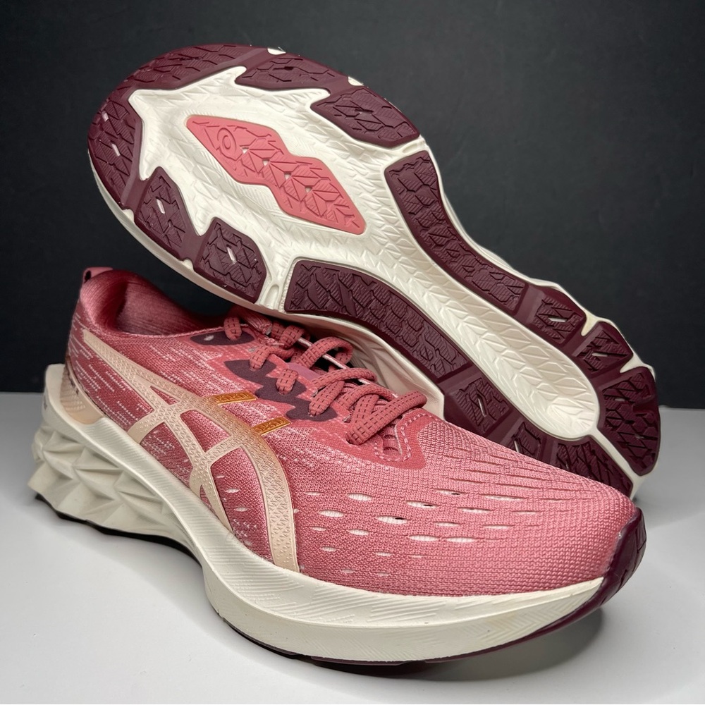 Asics Novablast 2 Smokey Rose/Pure Bronze Women’s size 8